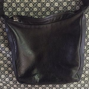 Perlina Black Leather Shoulder Bag